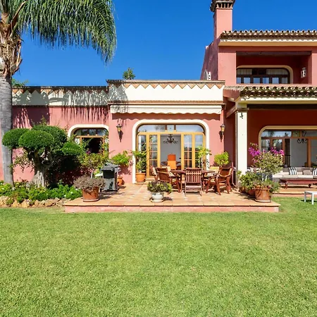 Luxury In Guadalmina 别墅