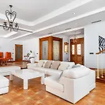 Luxury In Guadalmina Vila