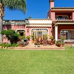 Luxury In Guadalmina Vila